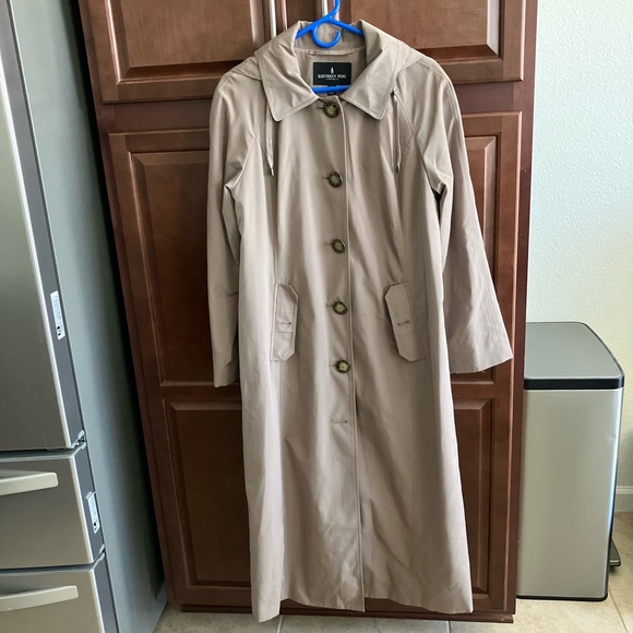 London Fog Trench Coat size 8 - Picture 7 of 15